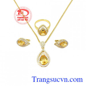 Bộ trang sức Citrine sang trọng toát lên sự sang trọng cho các quý cô sành điệu.