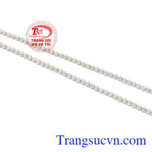 Điều đặc biệt của sản phẩm này là các cô gái có thể làm dây chuyền cũng có thể làm vòng đeo tay nhiều vòng, tăng nét cá tính cho phái nữ. Dây chuyền bi vàng trắng 10k