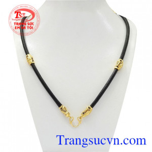 Dây chuyền nam da bọc rồng vàng 10k sang trọng, thiết kế tỉ mỉ, tinh xảo.