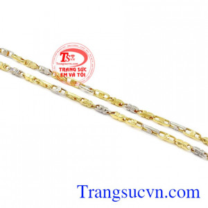 Dây chuyền nam vàng ấn tượng 10k phù hợp làm quà tặng cho người thân, bạn bè.