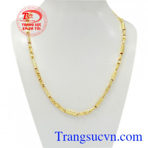 Dây chuyền nam vàng phong độ 10k được thiết kế độc đáo, thanh mảnh.
