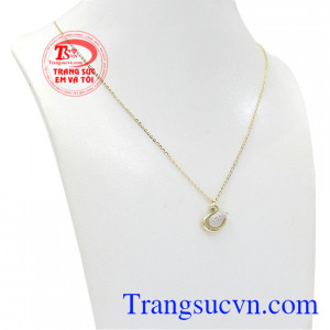 Dây chuyền nữ vàng thiên nga được thiết kế vô cùng tinh tế tạo nên một sản phẩm hoàn hảo. 