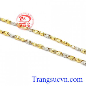 Dây chuyền vàng nam kiểu cách với sự kết hợp giữa vàng trắng và vàng màu mang lại vẻ sang trọng, nam tính cho ngươì đeo.