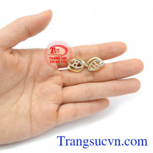 Hoa tai nữ vàng dịu dàng chế tác độc đáo, phù hợp xu hướng thời trang phái đẹp