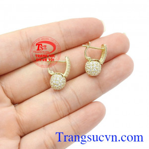 Hoa tai vàng dịu dàng phù hợp làm quà tặng cho người thân, bạn bè,Hoa tai vàng dịu dàng