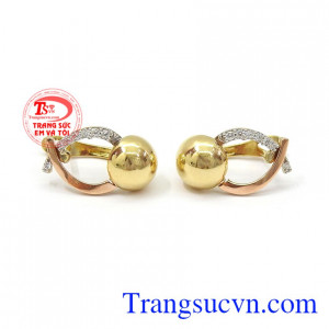 Hoa tai vàng thanh lịch 18k màu sắc kết hợp độc đáo, chế tác theo công nghệ 3D Hàn Quốc với đường nét tinh xảo, mới lạ