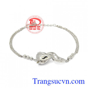 Lắc tay nữ hồ ly vàng trắng được nhập khẩu Korea vàng 10k chất lượng.