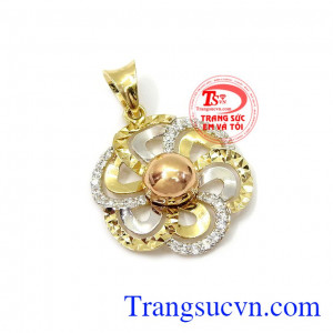Sản phẩm có mẫu mã đẹp, chế tác tính tế tỉ mỉ chất lượng cao,Mặt dây hoa vàng nữ sang trọng