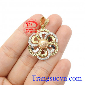 Sản phẩm thích hợp làm quà tặng cho người thân và bạn bè,Mặt dây hoa vàng nữ sang trọng