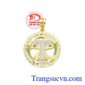 Mặt dây nam chữ T phong cách được thiết kế lạ mắt, độc đáo mang lại phong cách, cá tính cho người đeo.