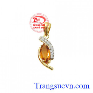 Mặt dây nữ Citrine chất lượng tinh tế là món quà vô cùng ý nghĩa dành cho người thương nhân dịp đặc biệt.