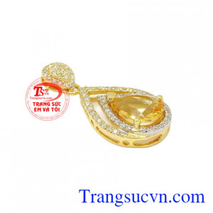 Mặt dây nữ Citrine thiên nhiên phù hợp làm quà tặng cho người thương vào những dịp đặc biệt.