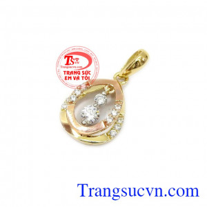 Với thiết kế tỉ mỉ, độc đáo làm tôn lên vẻ dịu dàng nữ tính nhưng không kém phần nổi bật,Mặt dây nữ giọt nước 18k
