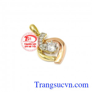 Mặt dây dễ dàng kết hợp cùng nhiều loại dây, thích hợp làm quà tặng cho người thân hoặc bạn bè,Mặt dây nữ nhỏ nhắn 18k