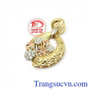 Sản phẩm thích hợp làm quà tặng cho người thân hoặc bạn bè,Mặt dây vàng nữ sang trọng 18k
