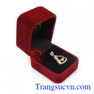 Mặt dây vàng tây quý phái 18k thương hiệu uy tín, chất lượng, giao hàng nhanh trên toàn quốc, thanh toán an toàn.