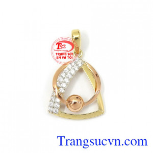 Mặt dây vàng tây quý phái 18k chế tác theo công nghệ 3D tiên tiến nhất của Hàn Quốc, tôn lên vẻ đẹp dịu dàng, nữ tính, sang trọng và đẳng cấp của phái đẹp
