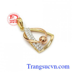 Mặt dây vàng tây quý phái 18k với đường nét chế tác tinh xảo, mới lạ là lựa chọn tuyệt vời và tạo nên phong cách riêng cho chính bạn