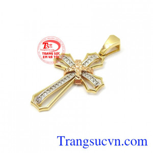 Mặt thánh giá vàng bình an 18k còn có tác dụng trong việc cầu nguyện mang lại may mắn, chống lại những luồng khí tiêu cực cho người đeo