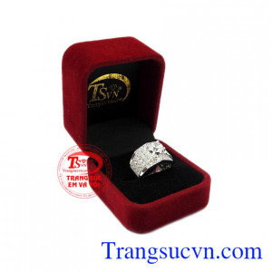 Sản phẩm được bảo hành uy tín, giao hàng toàn quốc. Nhẫn nam vàng trắng ấn tượng.