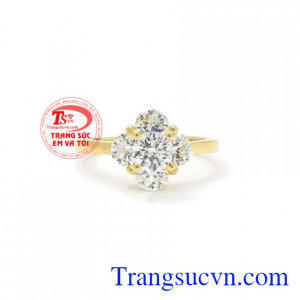 Nhẫn nữ vàng ấn tượng tôn lên vẻ sang trọng, trẻ trung cho người đeo.