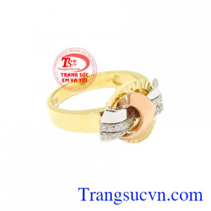 Nhẫn nữ vàng thời thượng xinh xắn, được nhiều người lựa chọn.