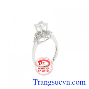 Nhẫn nữ vàng trắng ấn tượng mang lại vẻ sang trọng, quý phái cho phái đẹp.