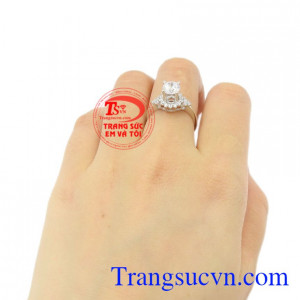 Nhẫn nữ vàng trắng ấn tượng giao hàng trên toàn quốc.