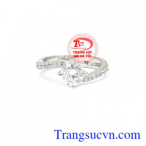 Nhẫn nữ vàng trắng dễ thương vàng 18k mang lại vẻ xinh xắn, dễ thương cho phái nữ.