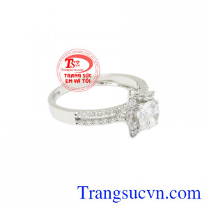 Nhẫn nữ vàng trắng ngôi sao lấp lánh tôn lên vẻ trẻ trung, tinh tế.