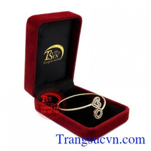 Vòng tay nữ yêu kiều