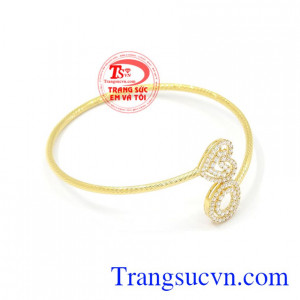 Vòng tay nữ yêu kiều tôn lên vẻ nữ tính, kiều diễm , xinh xắn cho phái đẹp.