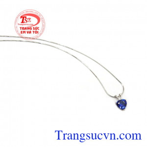 Mặt dây trái tim sang trọng tôn lên vẻ đẹp thanh lịch cho bạn nữ