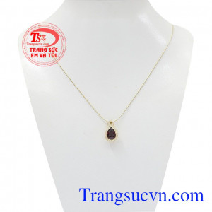 Bộ mặt dây Granat quý phái được chế tác tinh tế và tỉ mỉ từng chi tiết,Bộ mặt dây Granat quý phái