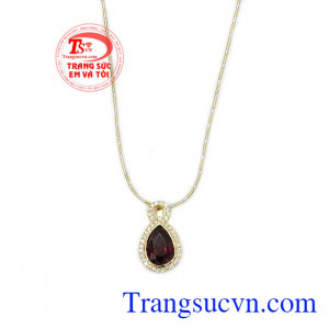 Bộ sản phẩm được nhiều khách hàng nữ ưa thích và lựa chọn,Bộ mặt dây Granat quý phái