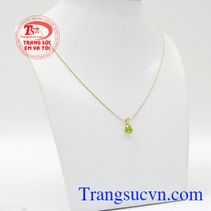 Đá Peridot thiên nhiên mang lại nhiều may mắn cho người đeo,Bộ mặt dây Peridot dịu dàng