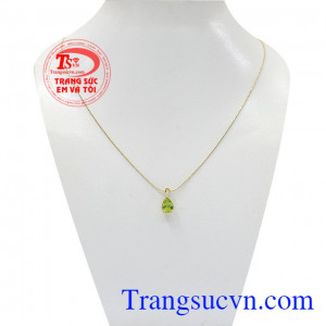 Bộ mặt dây Peridot dịu dàng là bộ sản phẩm được nhiều khách hàng thuộc nhiều độ tuổi ưa chuộng và lựa chọn,Bộ mặt dây Peridot dịu dàng