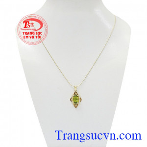 Bộ mặt dây Peridot nữ tính là bộ dây chuyền được thiết kế tinh tế, sang trọng, kiểu dáng thời trang,Bộ mặt dây Peridot nữ tính