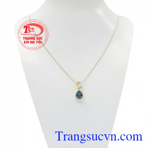Bộ mặt dây Topaz sang trọng là bộ sản phẩm từ sự kết hợp giữa mặt dây đá Topaz và dây chuyền vàng,Bộ mặt dây Topaz sang trọng