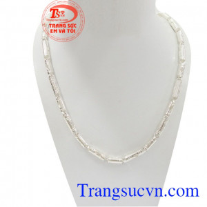 Dây chuyền bạc hoài bão toát lên vẻ đẹp hiện đại, sang trọng cho phái mạnh