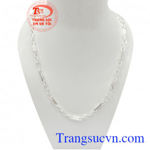 Dây chuyền bạc lịch lãm là sản phẩm được thiết kế độc lạ, sang trọng
