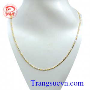 Dây chuyền vàng kết 3 sợi vàng tây gồm 1 sợi vàng trắng,2 sợi vàng màu,bện thành chiếc dây chuyền với ý nghĩa bền vững như kiềng 3 chân