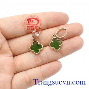 Theo phong thủy, ngọc Nephrite hợp với người mệnh Mộc và Hỏa,Hoa tai nữ vàng ngọc Nephrite