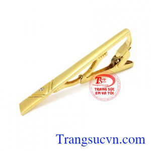  Kẹp caravat thanh lịch vàng 14k là món phụ kiện cần thiết cho những buổi lễ, tiệc long trọng, trang nghiêm.