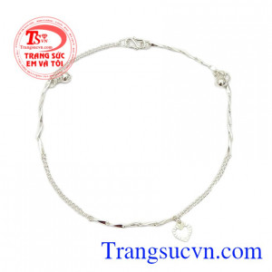 Lắc chân bạc yêu thương là món quà ý nghĩa gửi đến phái đẹp.