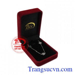 Sản phẩm thích hợp làm quà tặng cho người phụ nữ của bạn. Lắc chân bông tuyết trắng