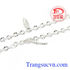 Sản phẩm phù hợp với nhiều lứa tuổi và giúp bảo vệ sức khỏe người dùng. Lắc chân nữ lấp lánh