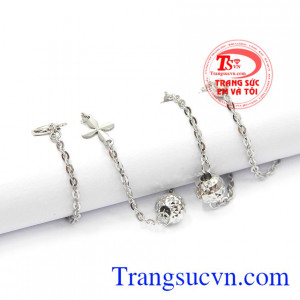 Thiết kế trẻ trung, năng động cho người dùng luôn tự tin và luôn cuốn hút. Lắc chân nữ vàng trắng may mắn