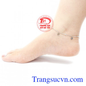 Lắc chân vàng trắng hạnh phúc