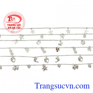 Sản phẩm chế tác vàng trắng 10k sáng bóng, bền đẹp. Lắc chân vàng trắng phong cách